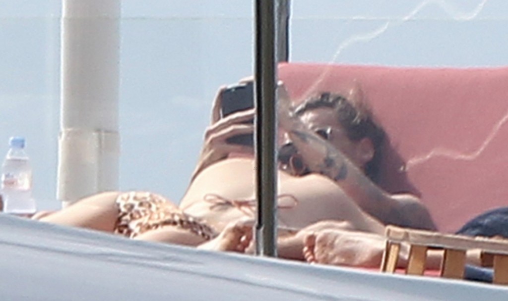 kendall-jenner-harry-styles-yacht-pda-2015-new-years-14