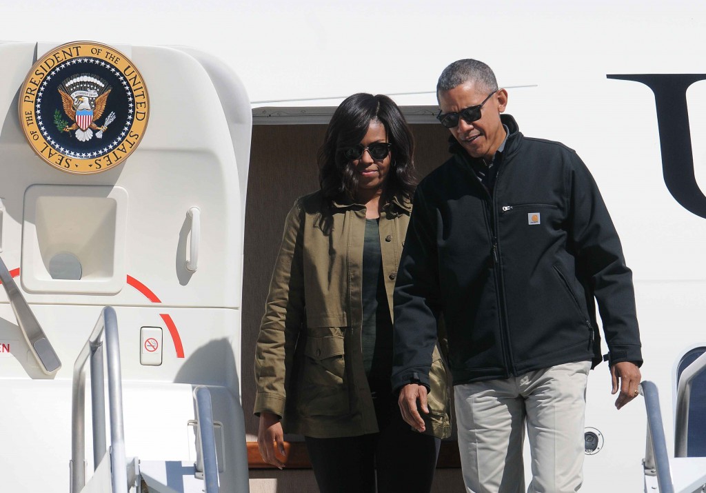 Photo released by Telam of US President Barack Obama and First Lady Michelle Obama as they arrive in Bariloche, Argentina on March 24, 2016. President Barack Obama paid homage Thursday to victims of Argentina's former US-backed dictatorship, admitting the United States was "slow to speak out for human rights" in those dark days. AFP PHOTO / Telam - Analia Garelli / AFP / TELAM / ANALIA GARELLI