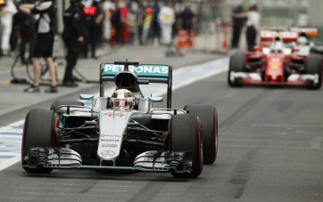 Mercedes AMG Petronas F1 Team's British driver Lewis Hamilton drives down the pit straight during qualifying at the Australian Formula One Grand Prix in Melbourne on March 19, 2016. / AFP / POOL / BRANDON MALONE