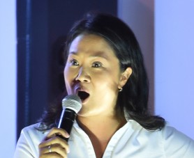 Keiko Fujimori, daughter of imprisoned former president (1990-2000) Alberto Fujimori and leader and presidential candidate for the Fuerza Popular party, speaks  during a rally in Lima on March 18, 2016, weeks ahead of the presidential elections of April 10. Fujimori leads the intention polls with more than 30% of the votes. AFP PHOTO/CRIS BOURONCLE / AFP / CRIS BOURONCLE
