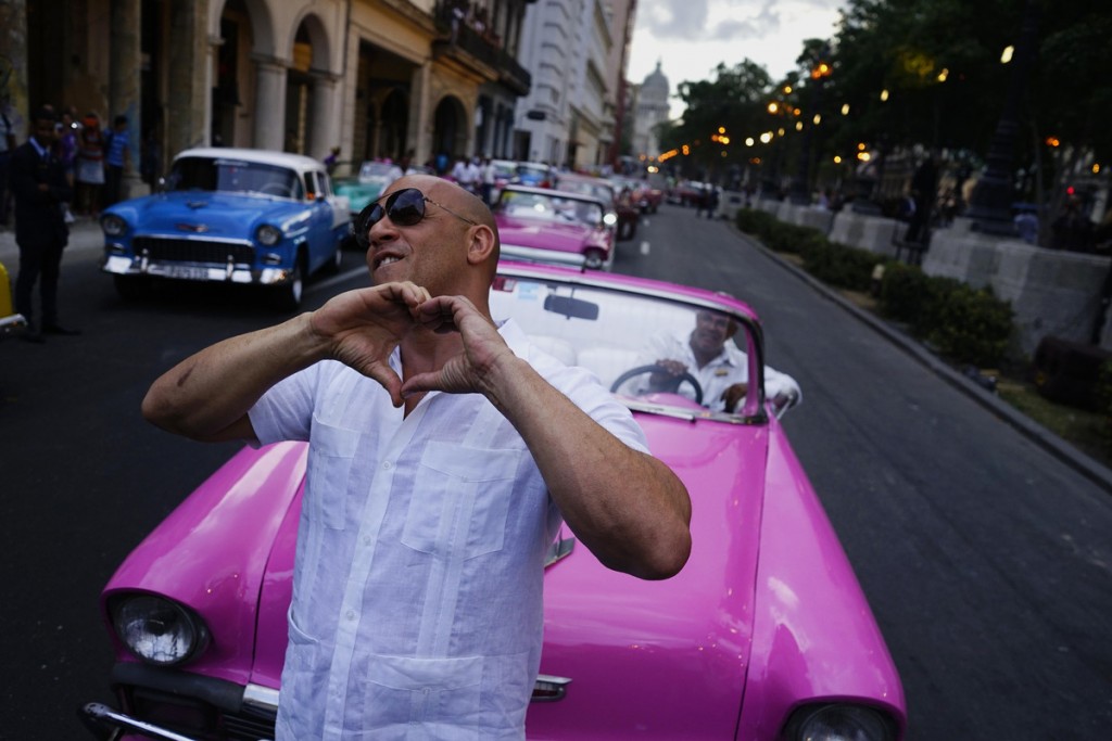 El actor Vin Diesel an el desfile de Chanel en La Habana (Cuba).