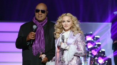 LAS VEGAS, NV - MAY 22: Recording artists Stevie Wonder (L) and Madonna perform a tribute to Prince onstage during the 2016 Billboard Music Awards at T-Mobile Arena on May 22, 2016 in Las Vegas, Nevada. Kevin Winter/Getty Images/AFP == FOR NEWSPAPERS, INTERNET, TELCOS & TELEVISION USE ONLY ==