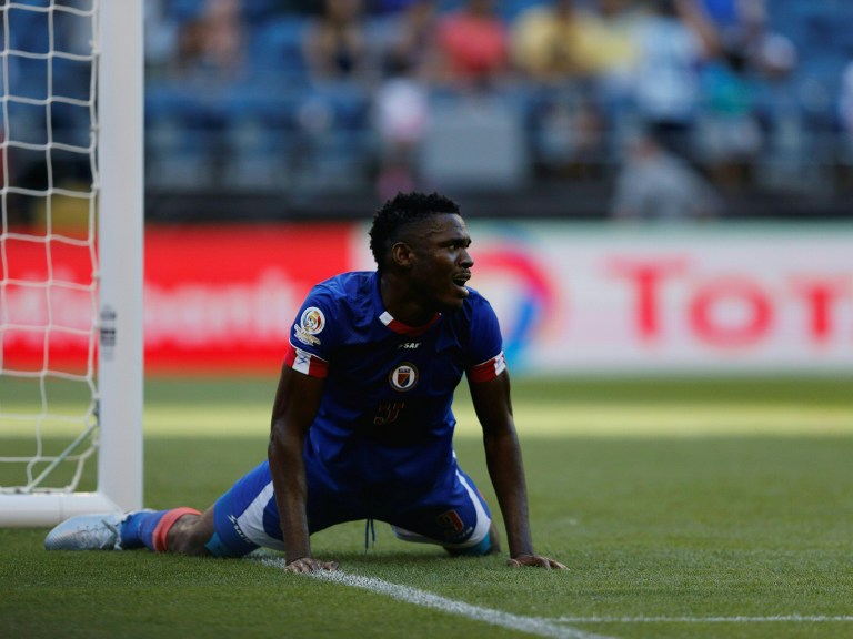 Haiti's Kervens Belfort reacts during the Copa America Centenario football match against Peru in Seattle, Washington, United States, on June 4, 2016. / AFP PHOTO / Jason REDMOND
