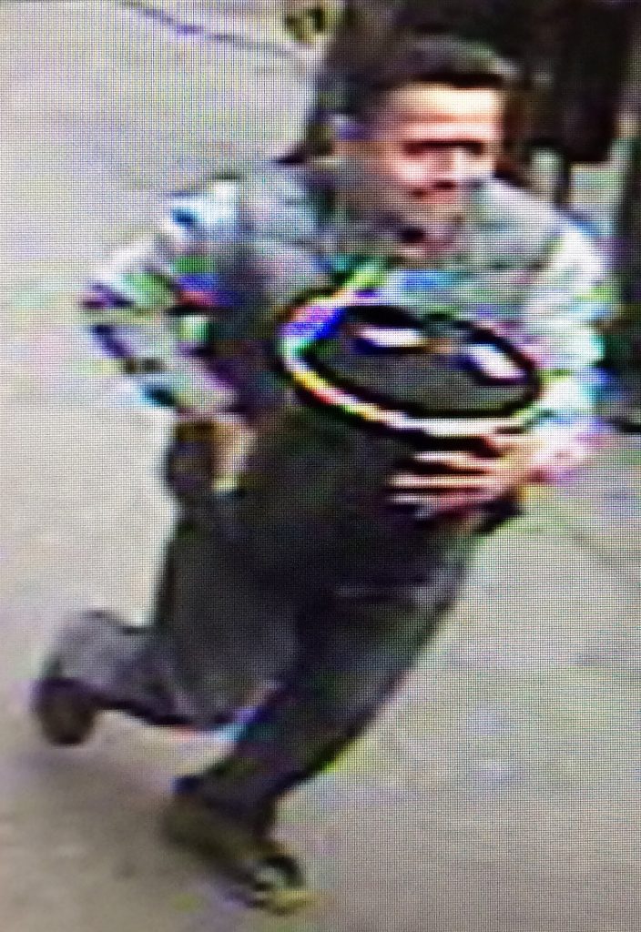 This image released by the New York Police Department on November 30, 2016, shows a man carrying a pail reportedly filled with gold flakes worth 1.6 million USD. New York police a searching for the suspect who on September 29, 2016, took the 5-gallon (19-liter) aluminum pail from the rear of an armored truck.  / AFP PHOTO / CCTV / HO / RESTRICTED TO EDITORIAL USE - MANDATORY CREDIT "AFP PHOTO / CCTV / New York City Police Department " - NO MARKETING NO ADVERTISING CAMPAIGNS - DISTRIBUTED AS A SERVICE TO CLIENTS
