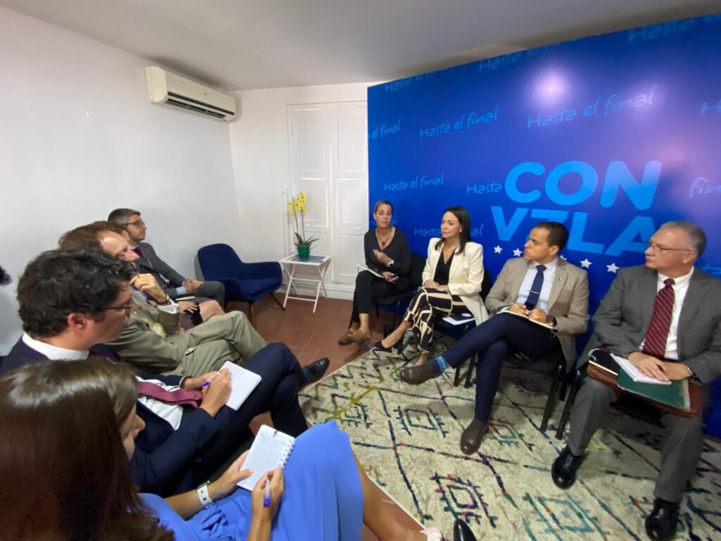 María Corina reuniu-se com representantes diplomáticos de 12 países